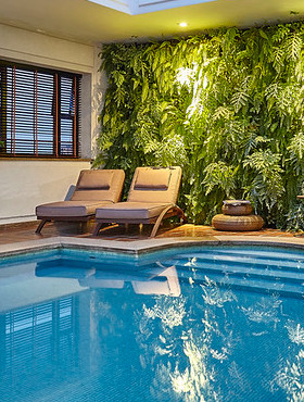 Отели с крытым бассейном